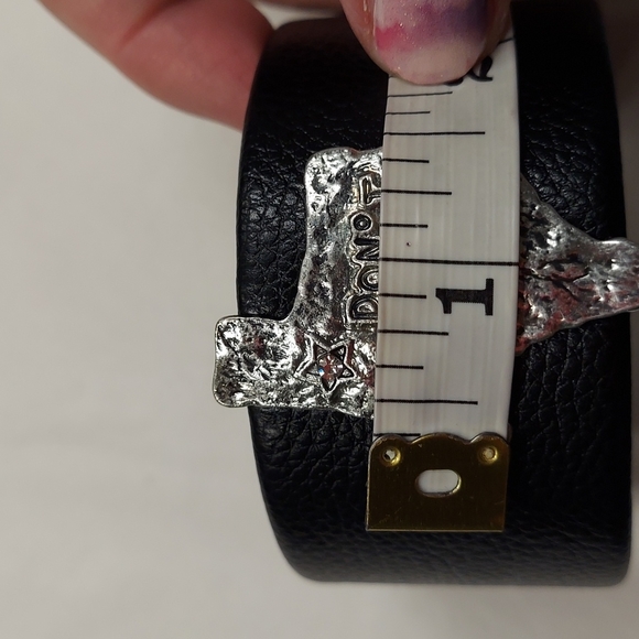 NWT Faux Leather Hammered Don't Mess with Texas Cuff - Picture 7 of 8